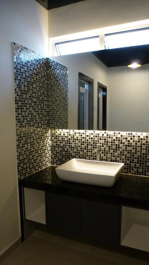 Hotel Uptown Subang Airport à Shah Alam Extérieur photo