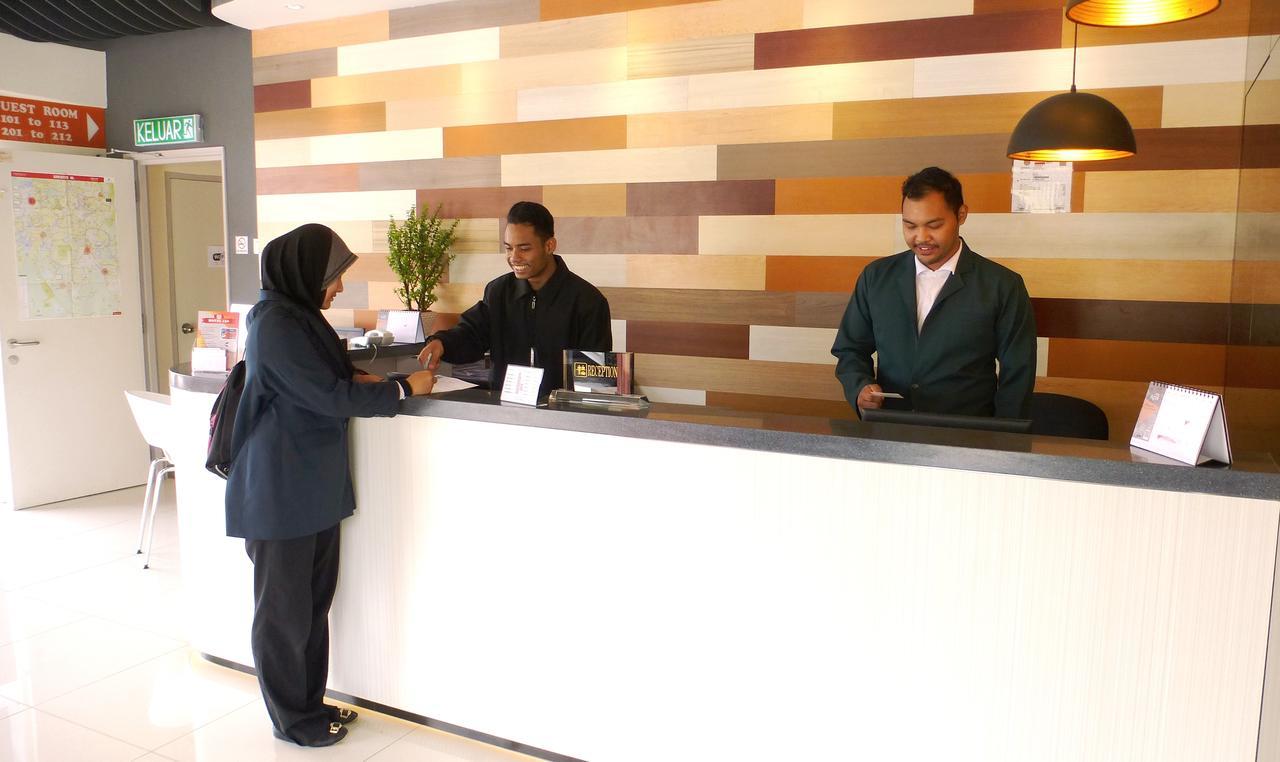 Hotel Uptown Subang Airport à Shah Alam Extérieur photo