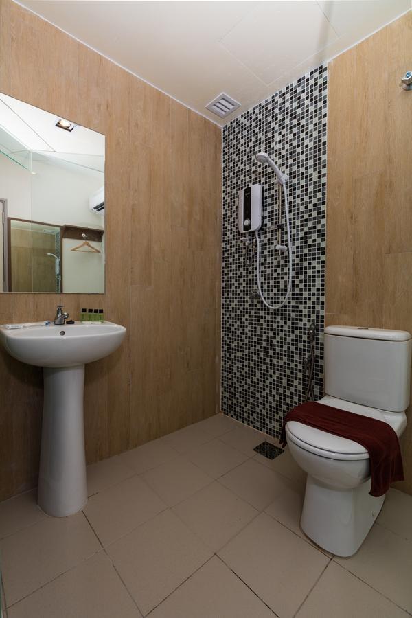 Hotel Uptown Subang Airport à Shah Alam Extérieur photo